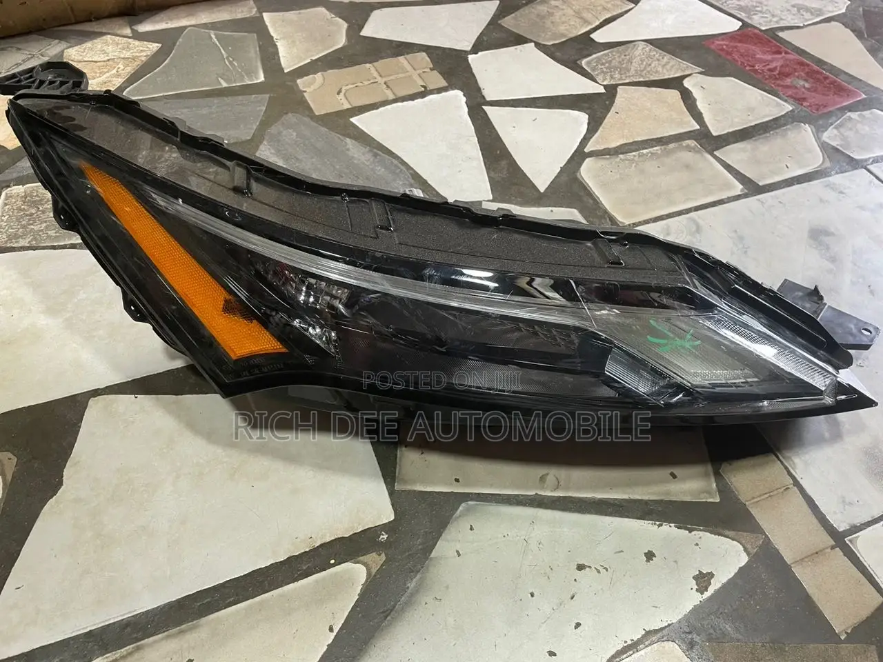 Nissan Rogue 2022 Headlight Pair