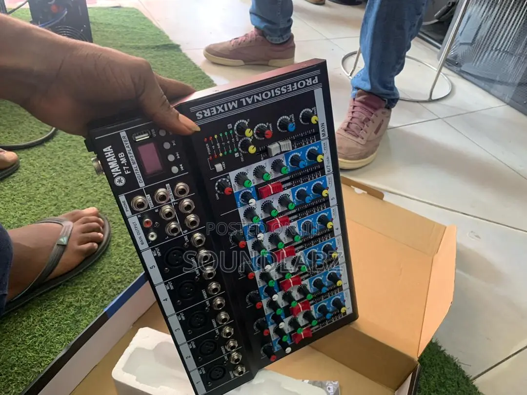 Yamaha 7 Channel Audio Mixer With USB Phantom Light.