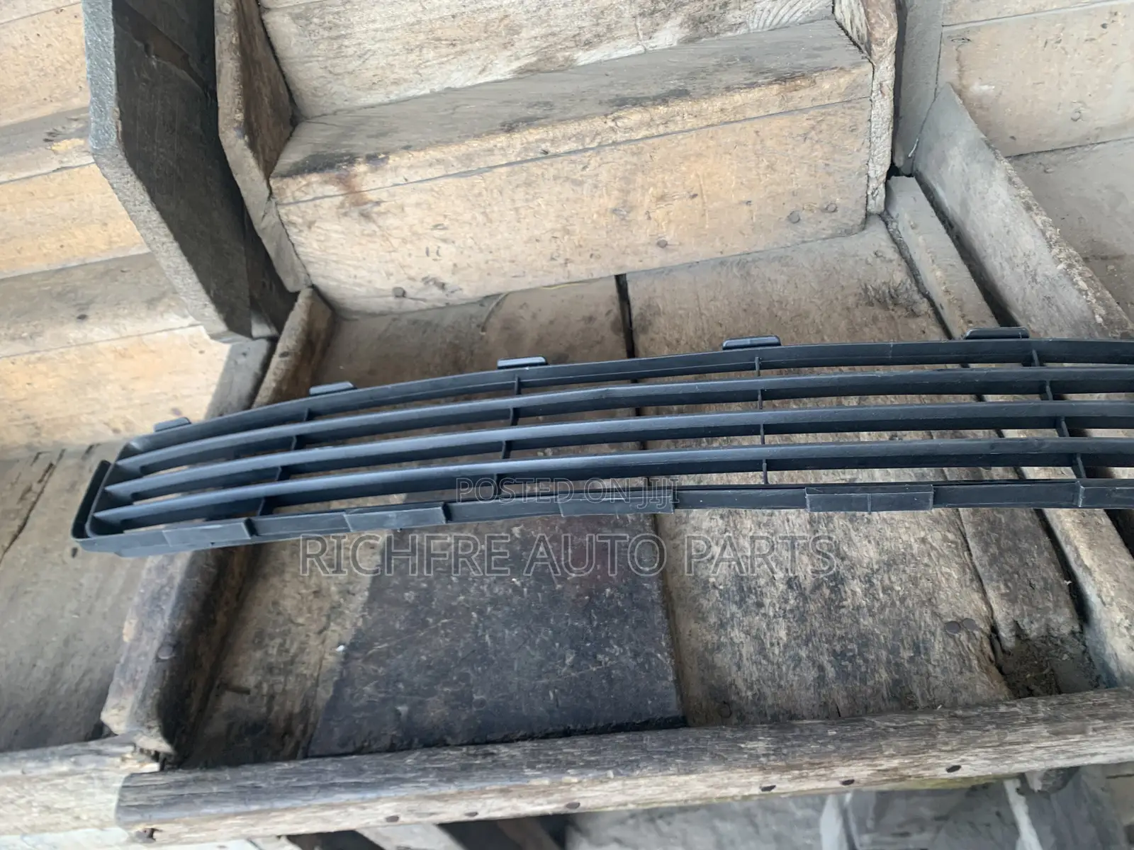 Toyota Yaris/Vitz Down Grille/Shells