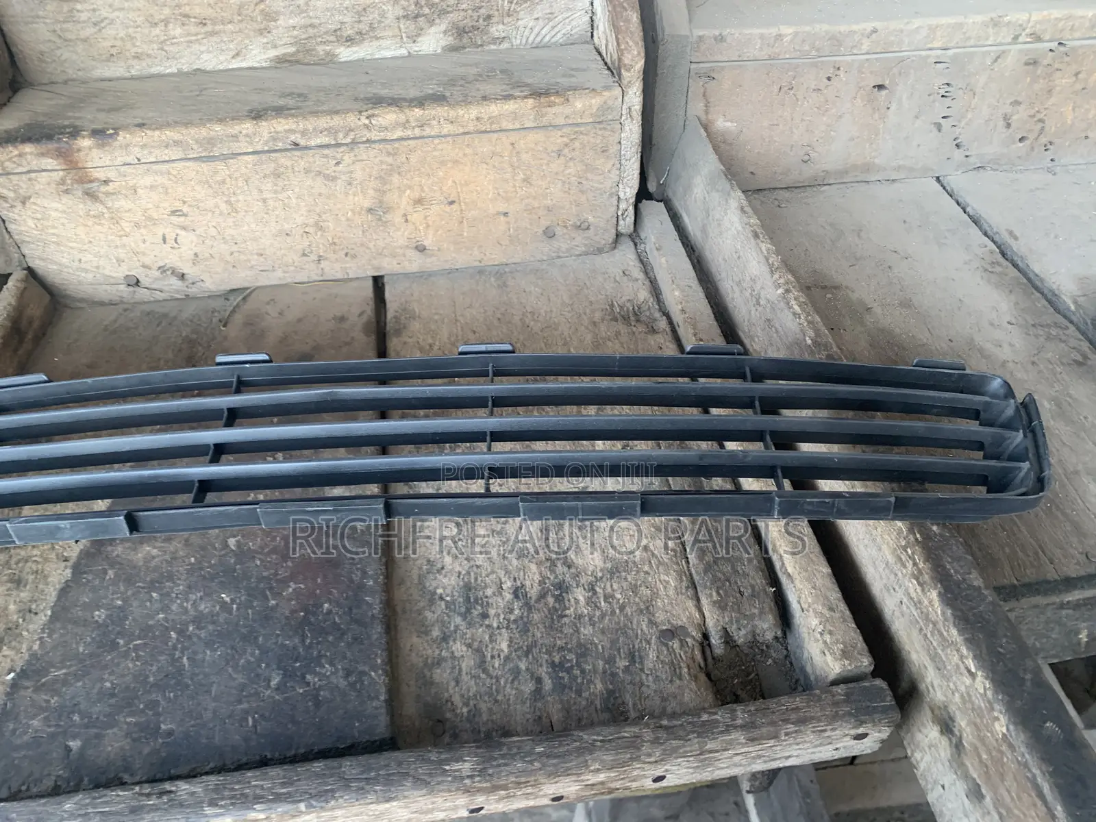 Toyota Yaris/Vitz Down Grille/Shells