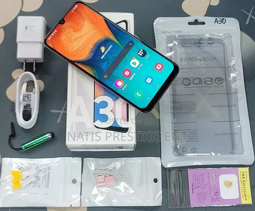 New Samsung Galaxy A30 32 GB White