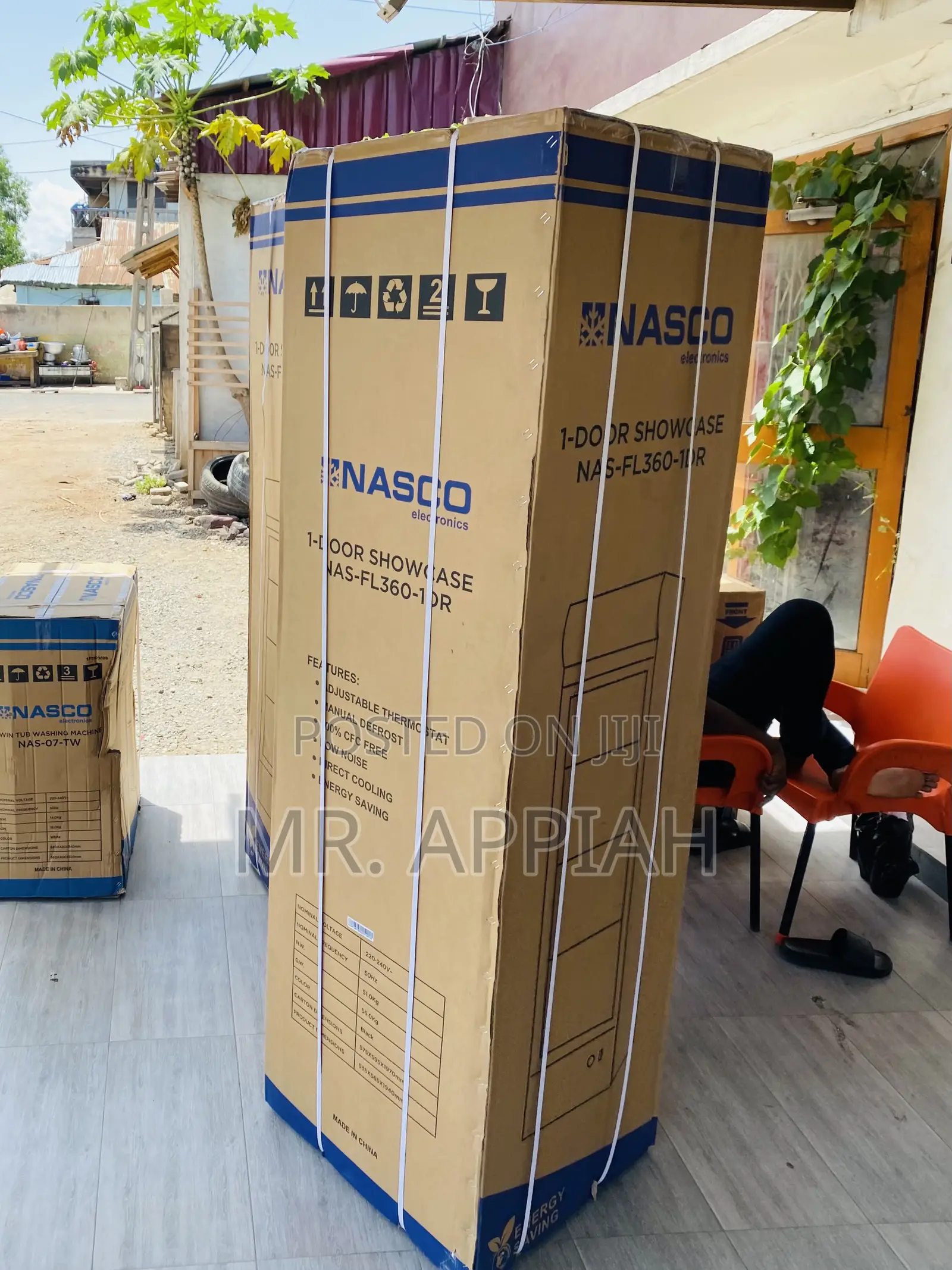 (Nasfl400-1dr)Reliable Nasco Single Door Display Fridge.