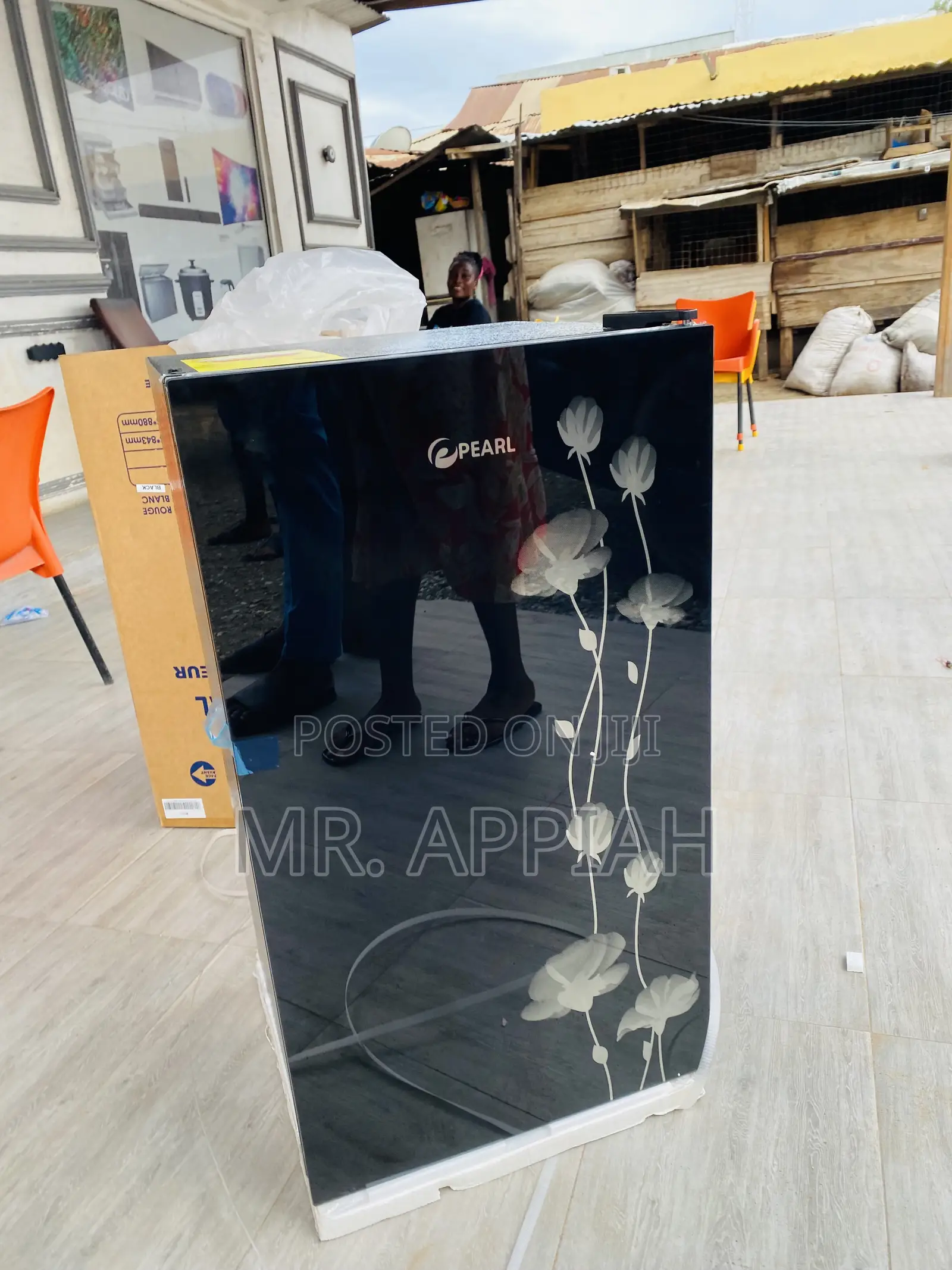 Super Cooling Pearl Single Door Electric Table Top Fridge.