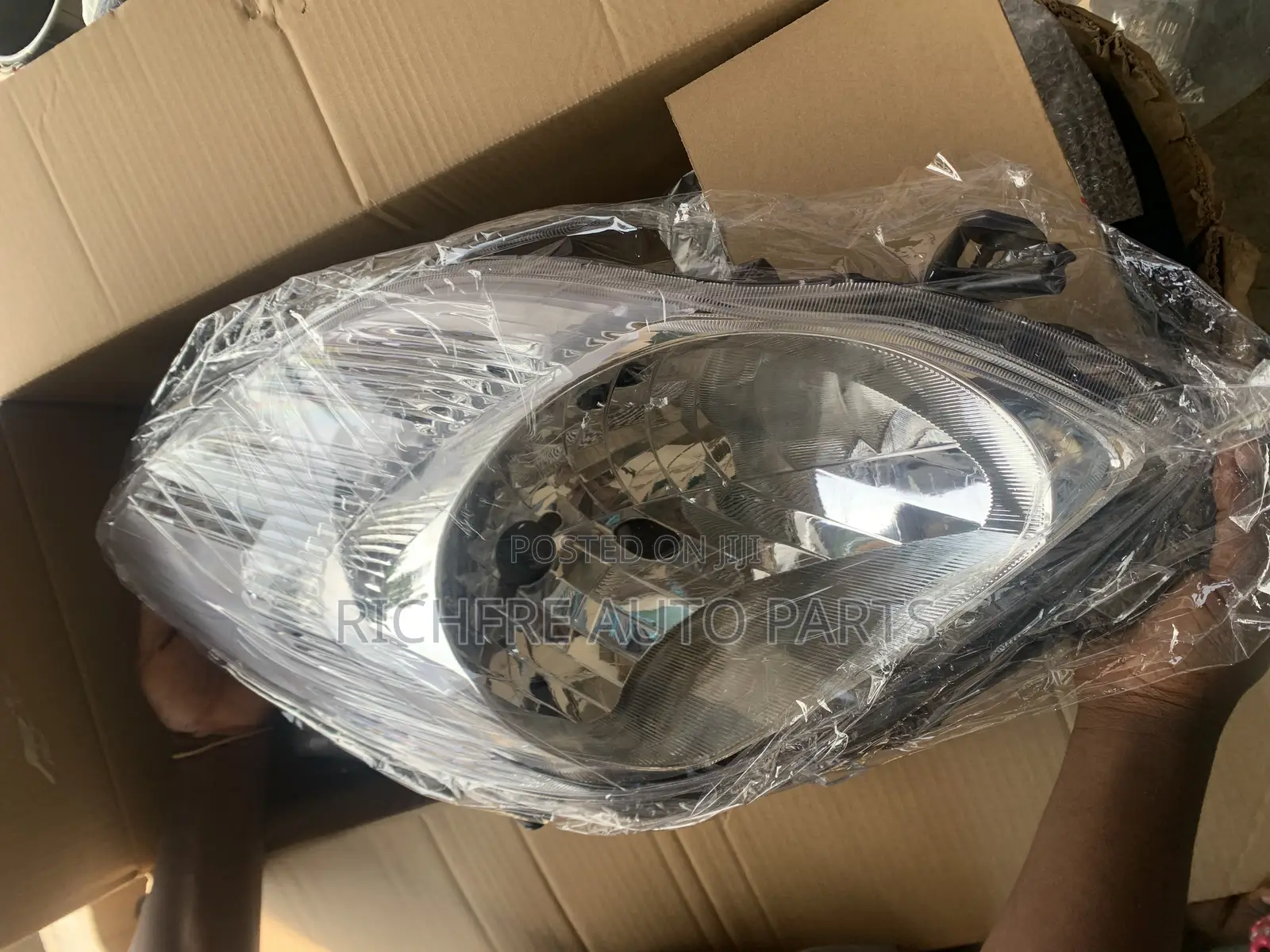 Toyota Vitz 2009-2010 Headlight