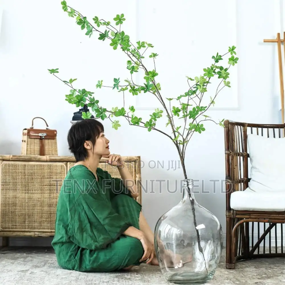 Clear Glass Vase (DECOR TALK)