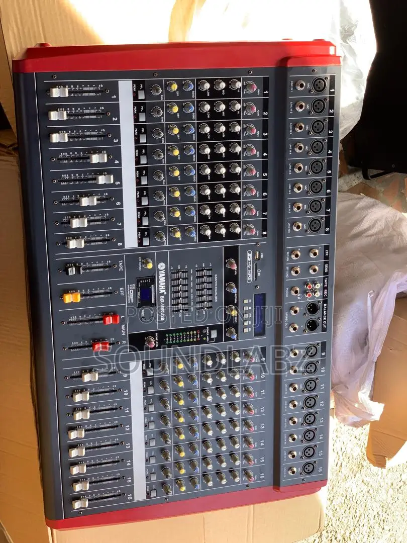 Yamaha BIX-1600USB 16-Channel Powered Mixer