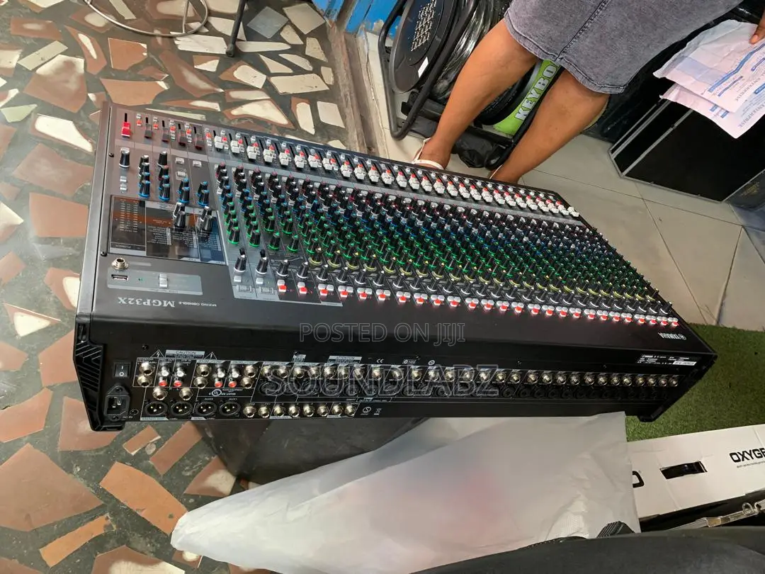 Yamaha Mgp32x 32 Channel 4 Bus Mixing Console