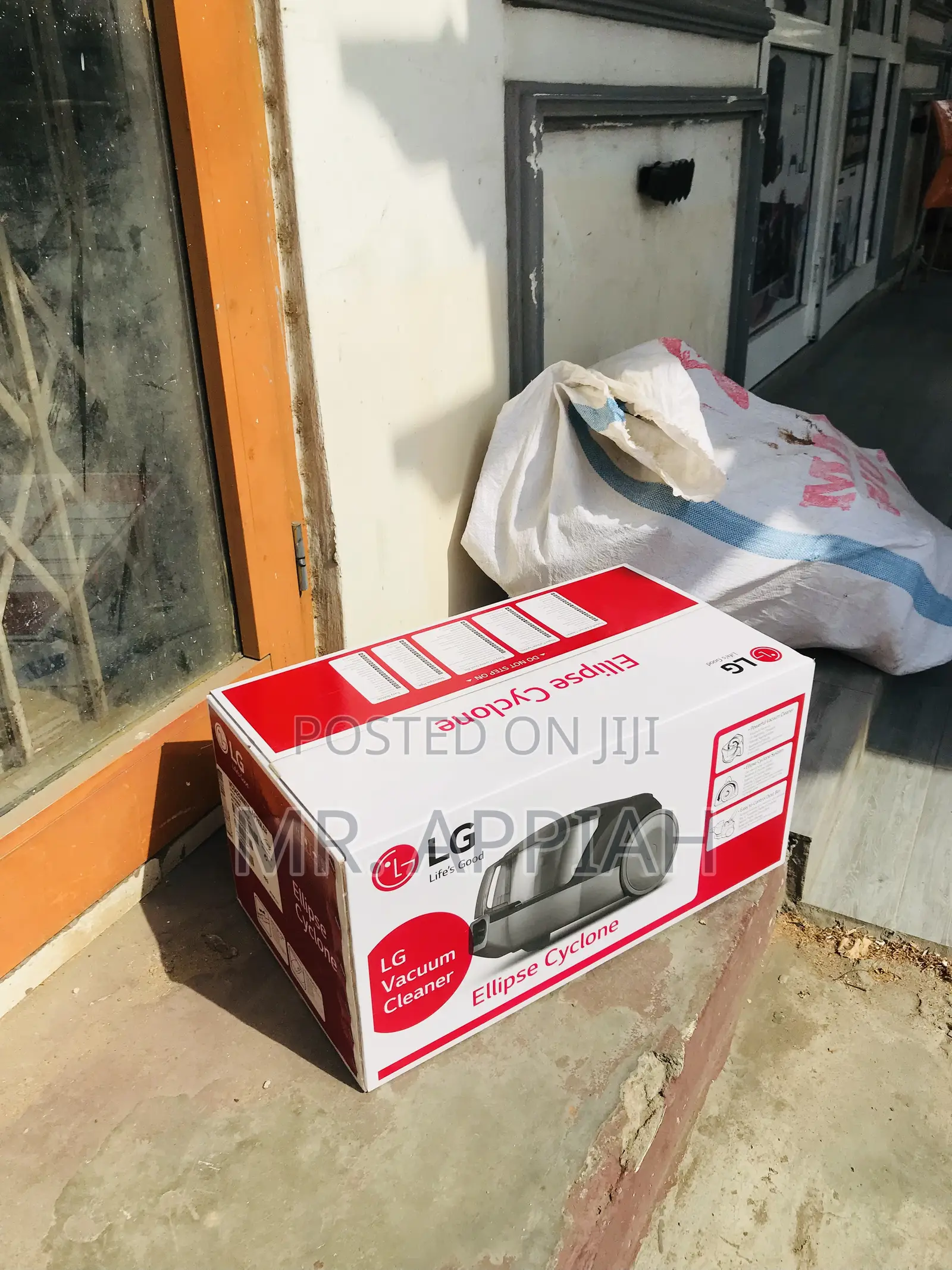 Reliable LG Electric Vacumm Cleaner(Black/White).