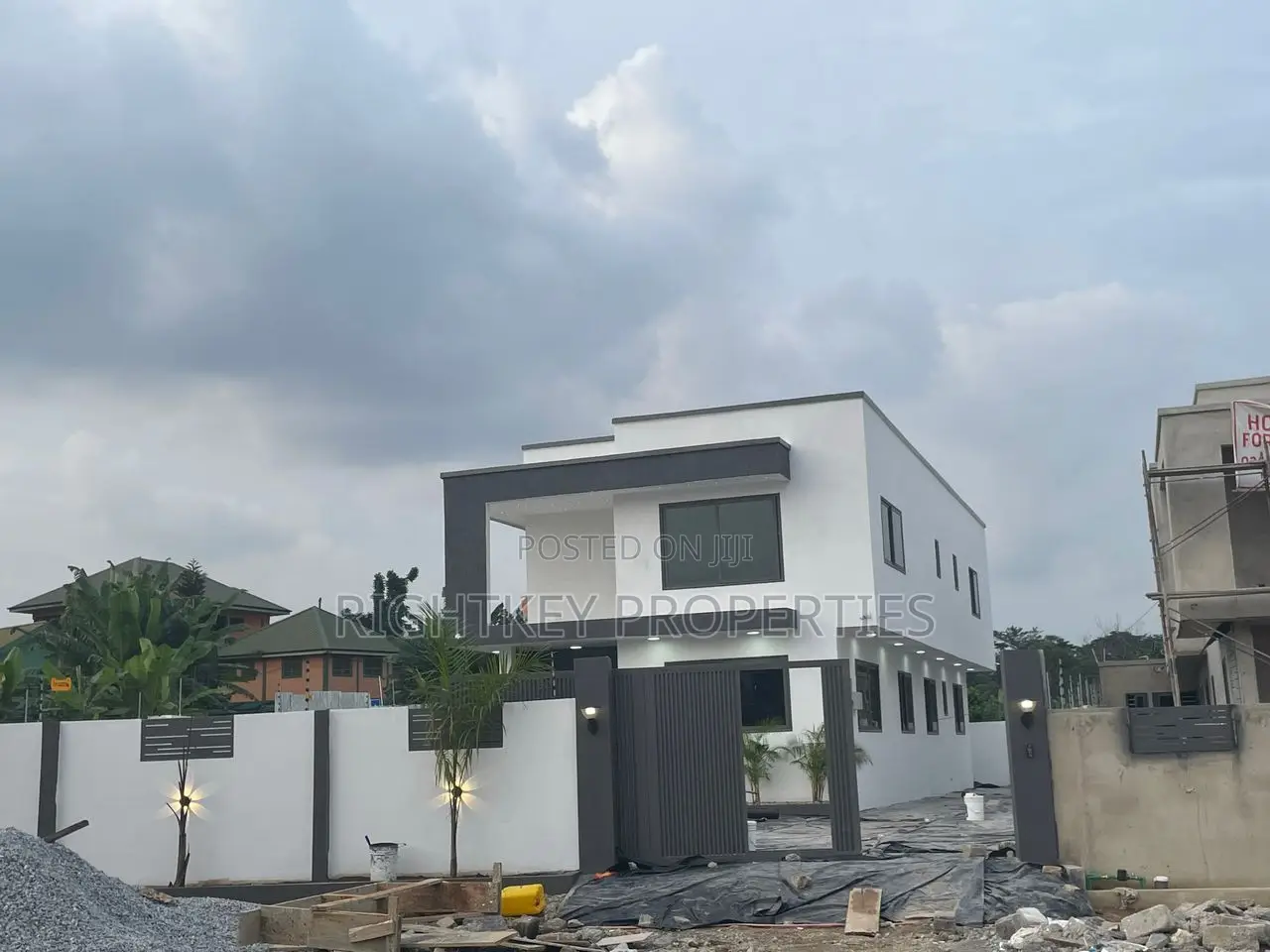 4bdrm Townhouse/Terrace in Rightkey, Kumasi Metropolitan for sale