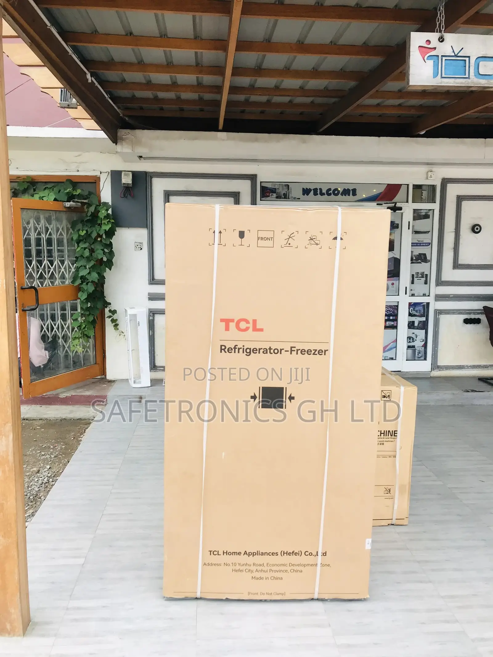Four French Doors TCL Gray Electric P460CD Fridge