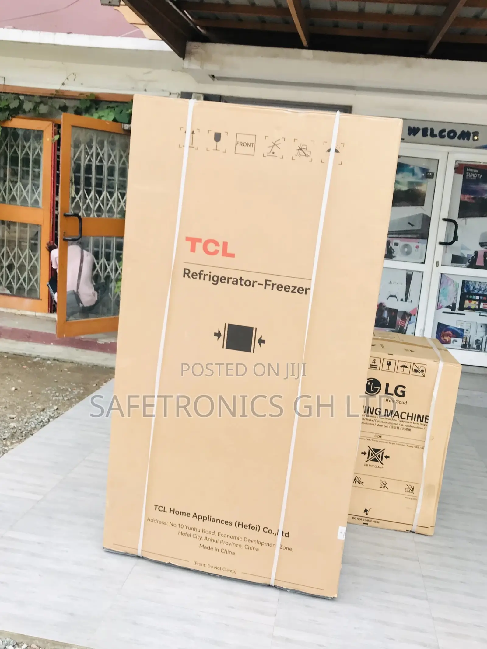 Available TCL Bottomfreezer 4 French Door P460CD Fridge