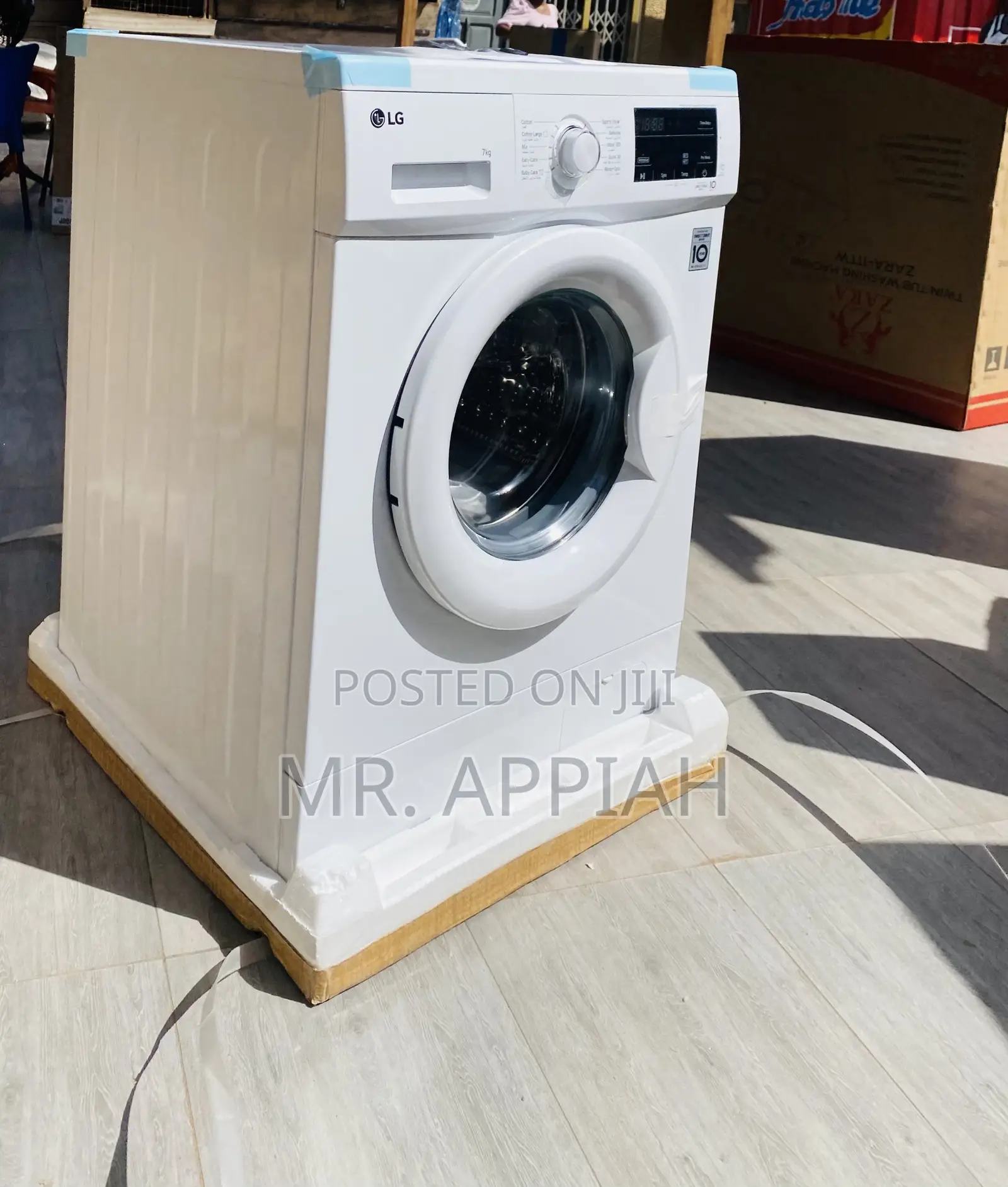 Sleek Design LG 7kg FH2J3QDNP0 Electric Washing Machine.