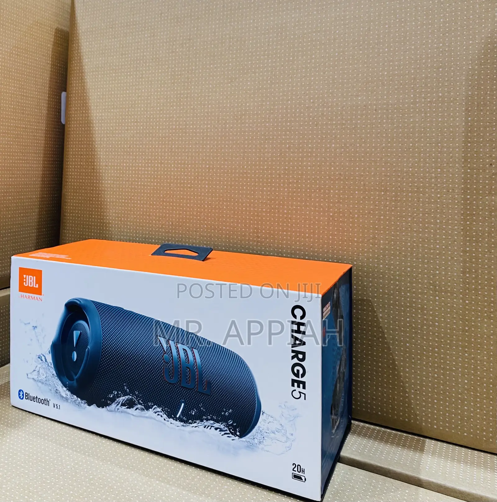 Classic Design JBL Charge 5 Speaker With Built-in Powerbank