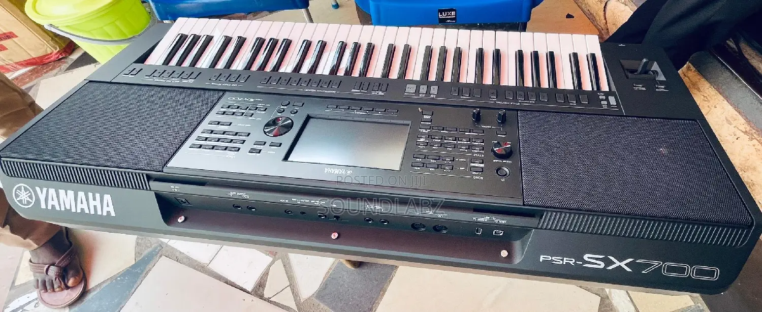 Yamaha PSR-Sx700 61-Key Mid-Level Arranger Keyboard