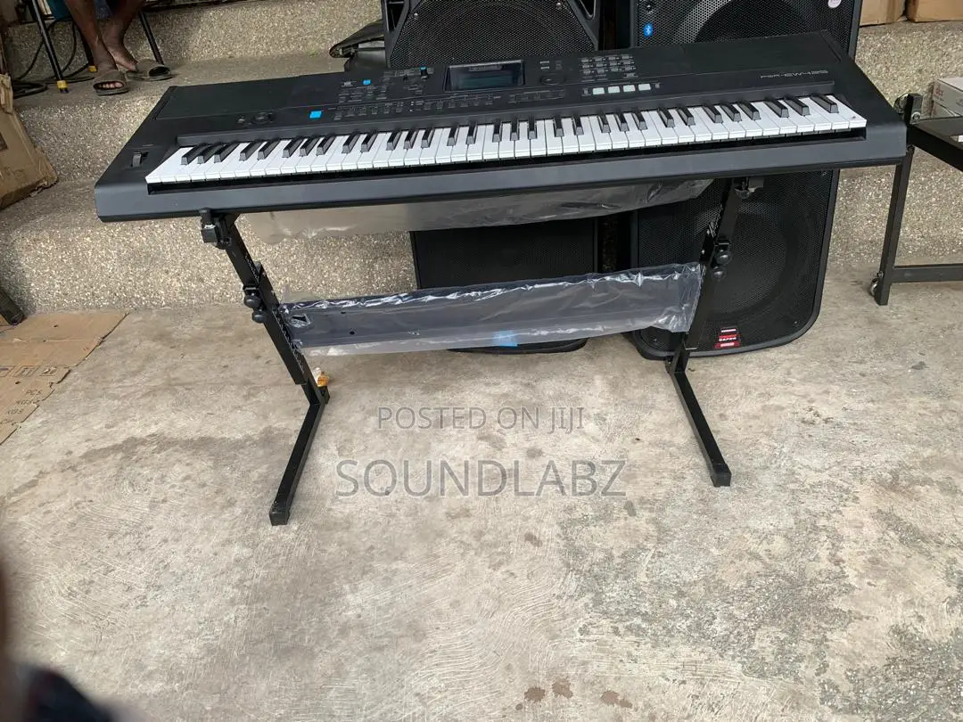 Yamaha Psr-ew425 Portable Keyboard With 76 Keys Stand