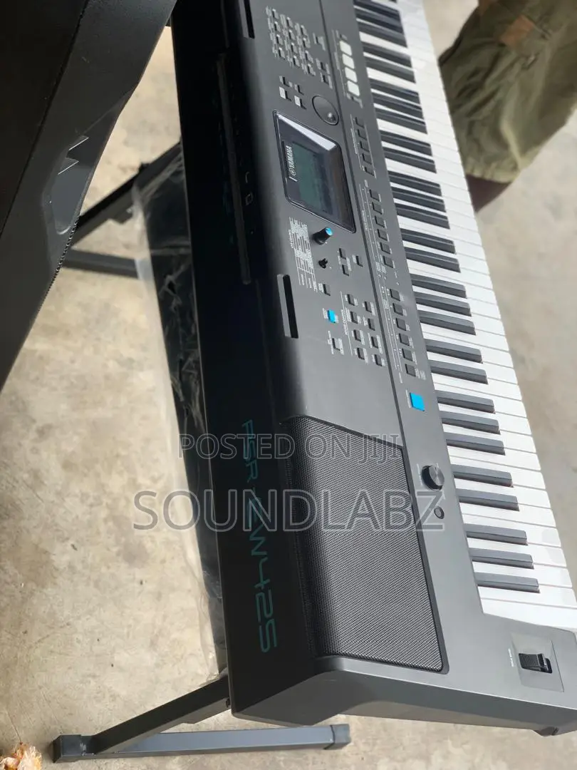 Yamaha Psr-ew425 Portable Keyboard With 76 Keys Stand