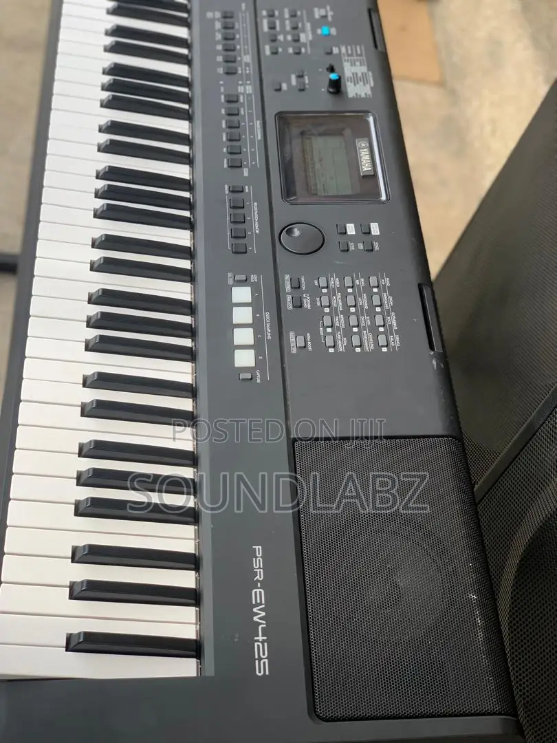 Yamaha Psr-ew425 Portable Keyboard With 76 Keys Stand