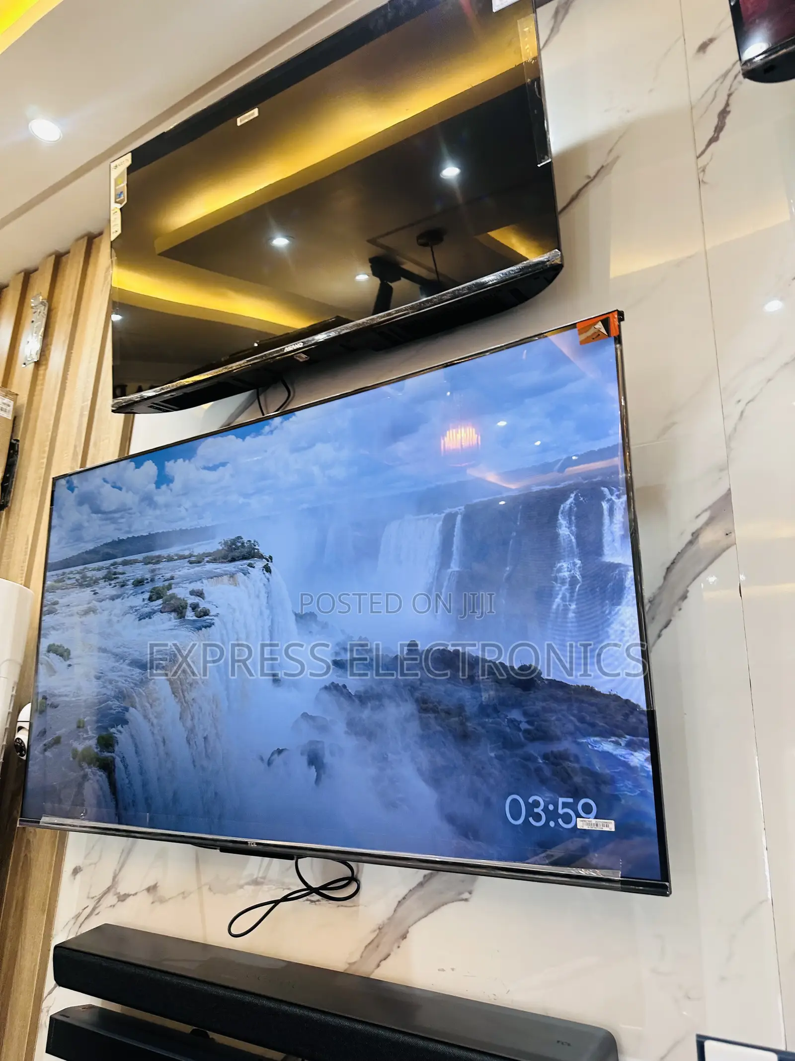 Durable Sleek White TCL 43s5400