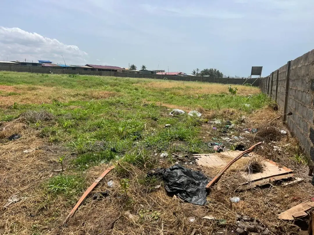 Plot of Land for Sale at Sakumono