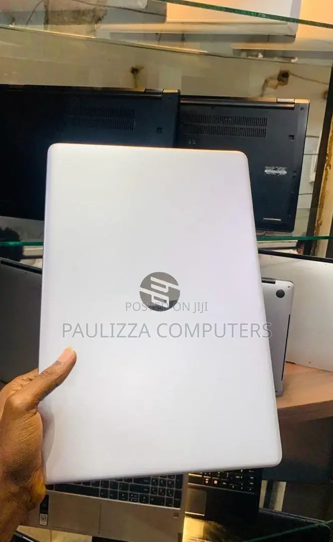 Laptop HP 15-dw1197nia 8GB Intel Core i5 SSD 256GB