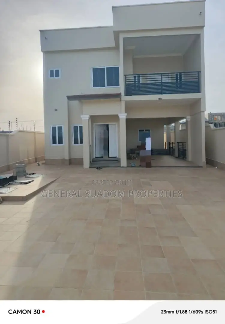 4bdrm Duplex in Suadom Properties, Baatsona Total for rent