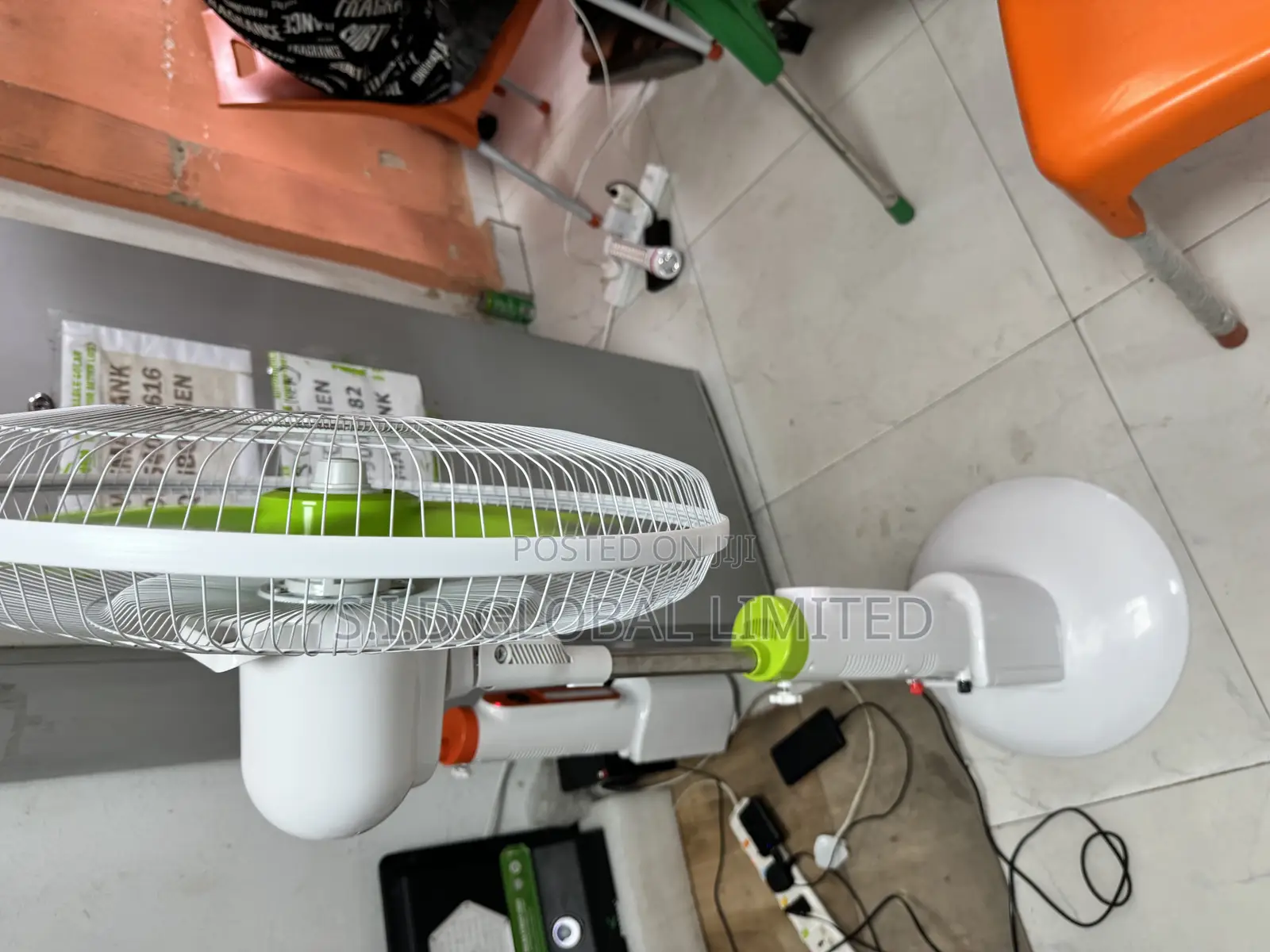 Rechargeable Solar Stand Fan With Remote Control 6-48hrs