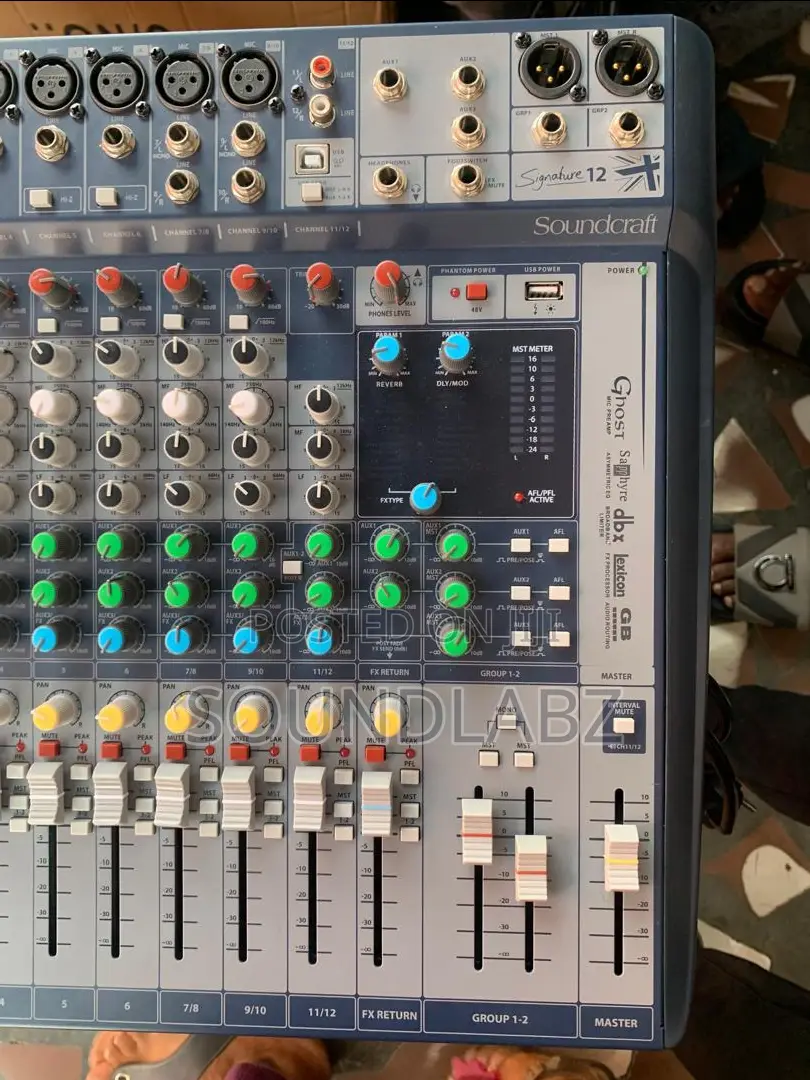 Soundcraft Signature 12 Analog 12-channel Mixer