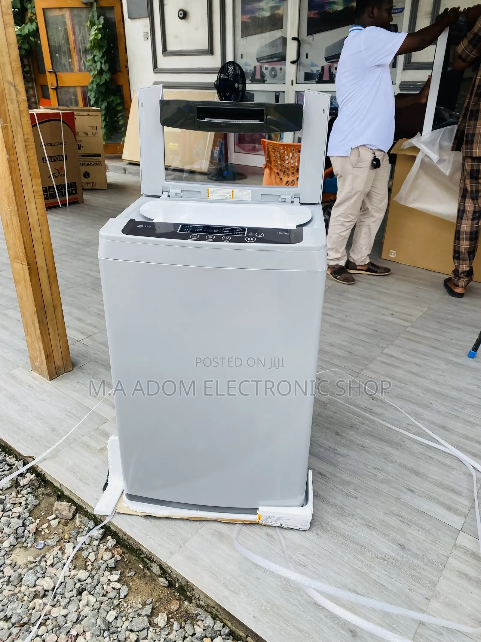 Long Lasting LG 9kg Fully Automatic Washing Machine.