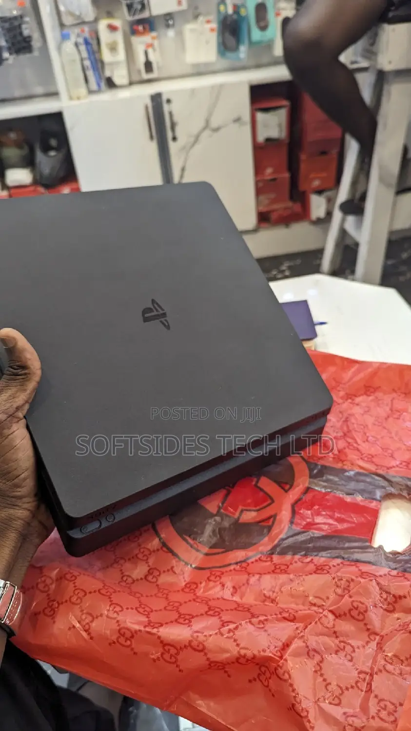 Uk Pre-owned Ps4 Slim 500gb + 2 Controller + 8 Games - Limited Stock!