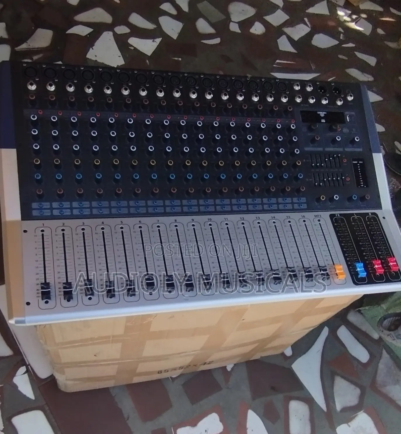 Yamaha Kv160 16-Channel Powered Mixer