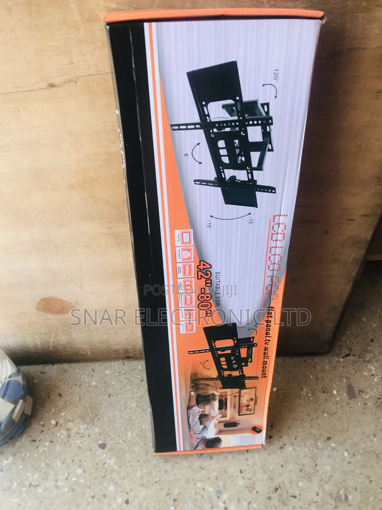 Nice Flat-Screen Adjustable TV Wall Mount