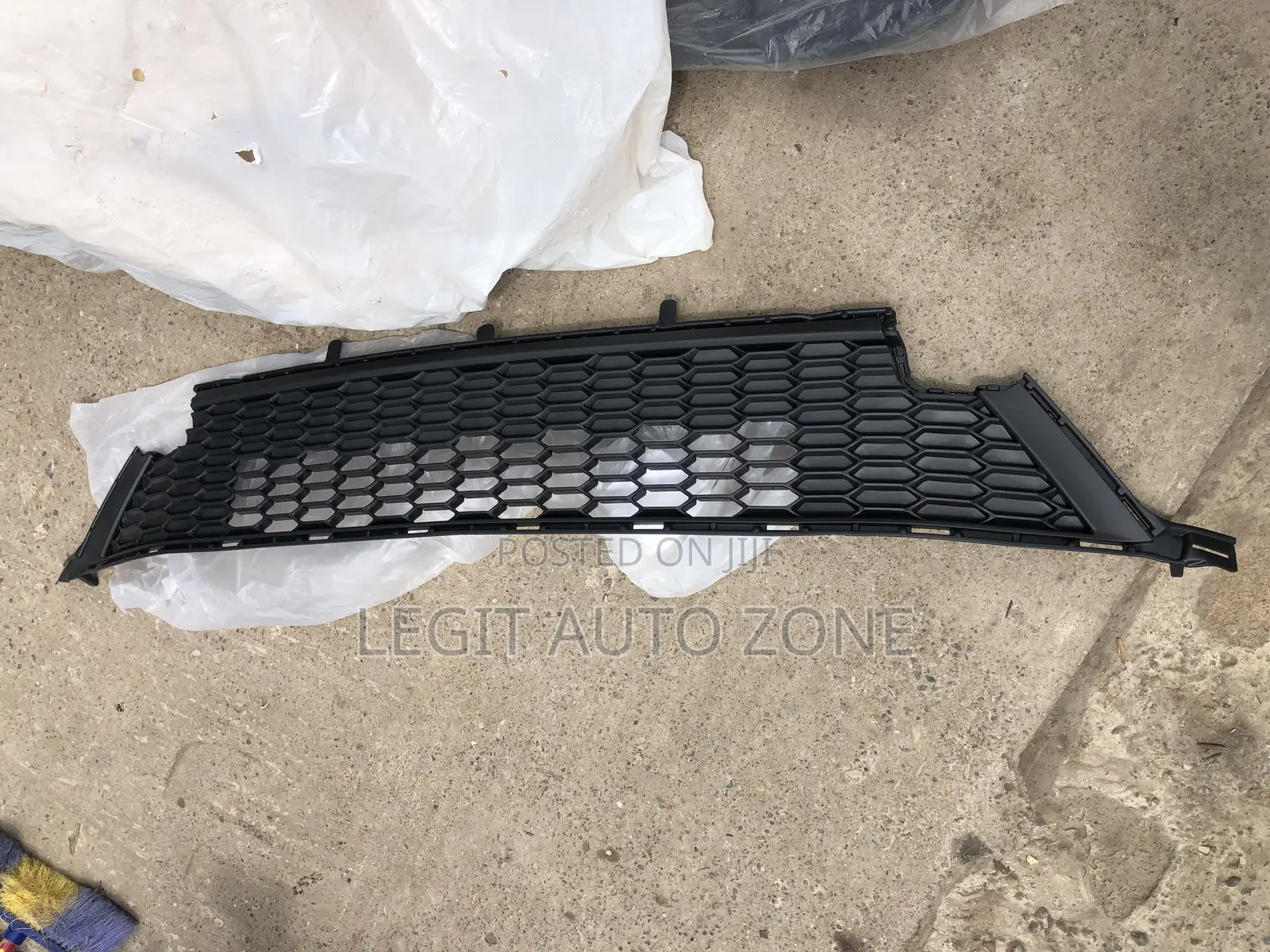 Toyota RAV4 2016-2018 Down Grill