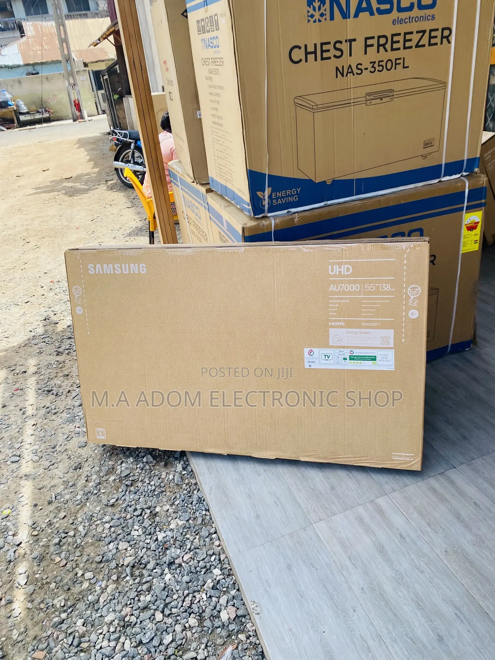 Elegant Black Samsung 55au7000 55 Inch Uhd Crystal Tv.