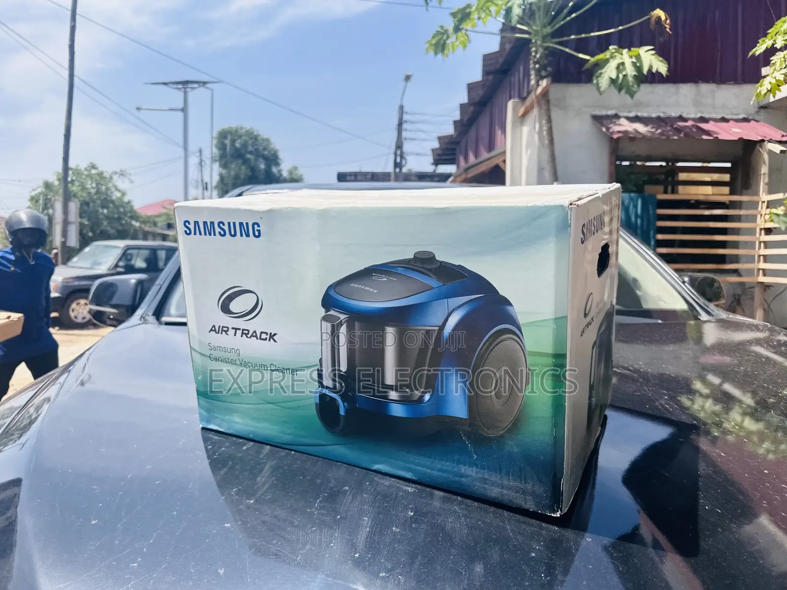Grab a Deal O. VCC457054K Samsung Vacuum Cleaner