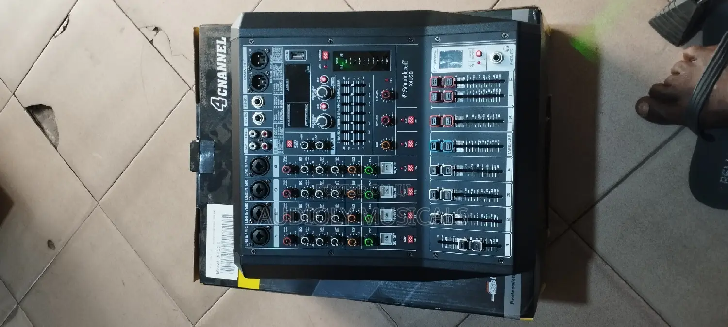Soundcraft X4USB 4channel Amplifier Mixer