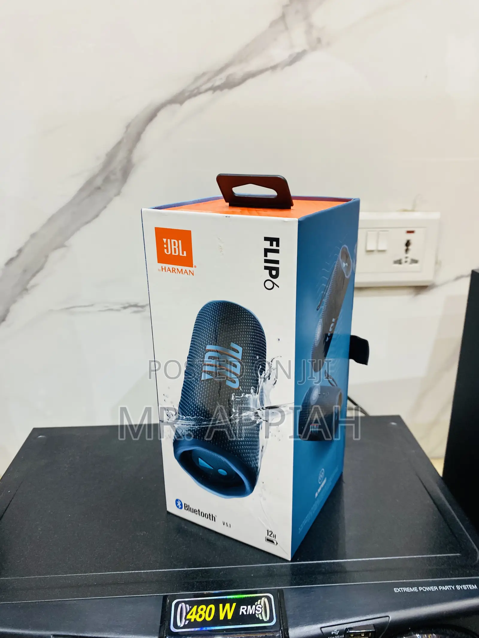 Bluetooth JBL Flip 6 Portable Wireless Speaker.