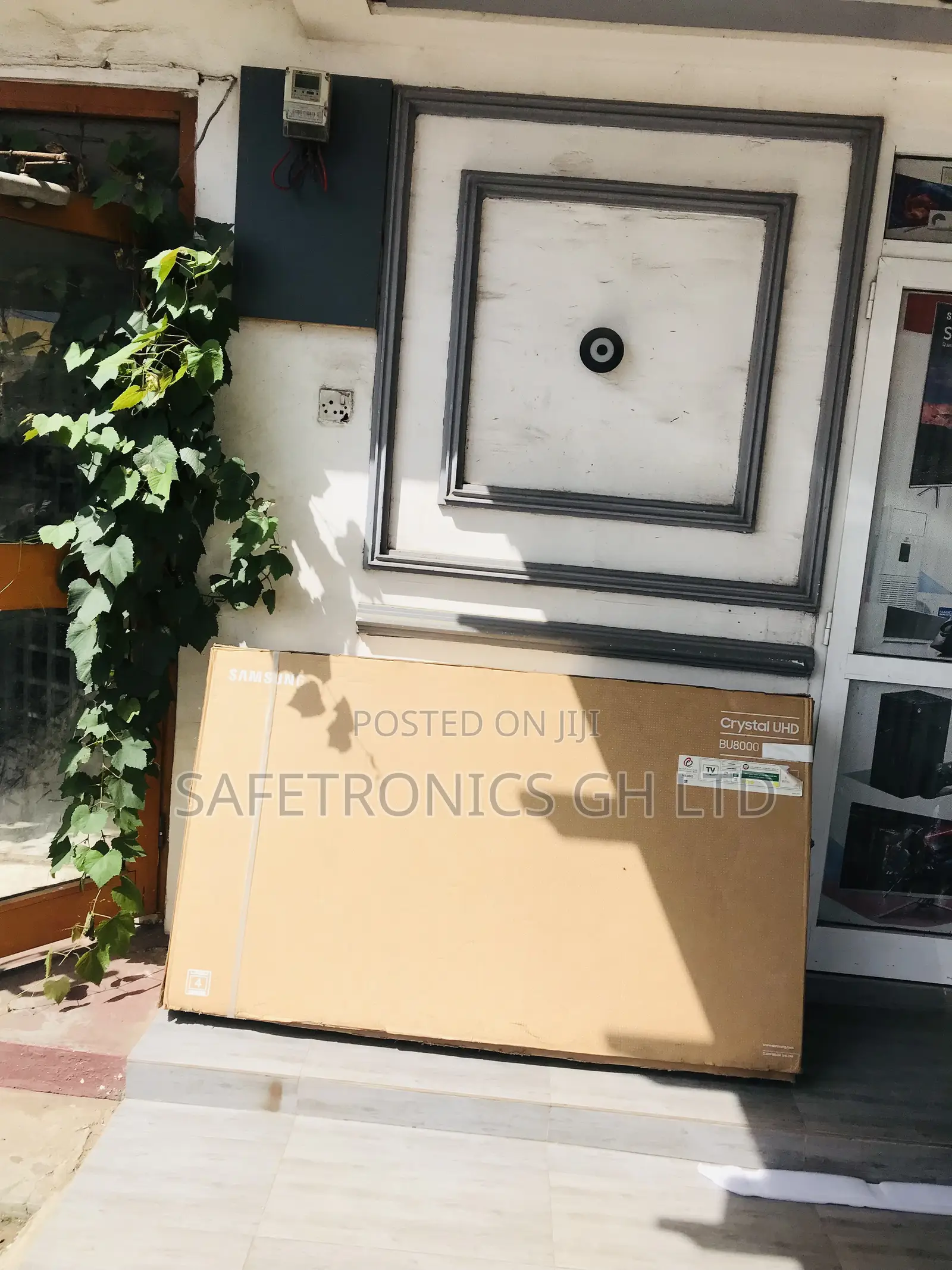 Glossy Electric Black Smart Samsung 55 Inch Cu80 Led Tv
