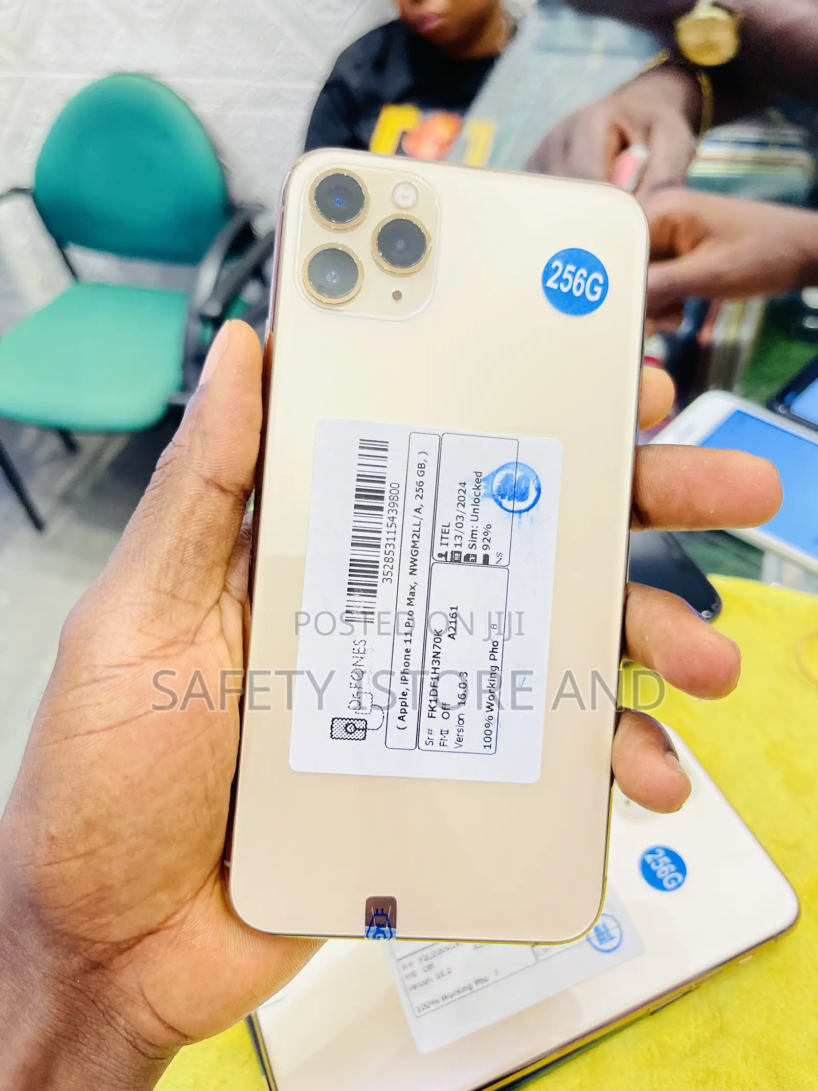 New Apple iPhone 11 Pro Max 256 GB Gold