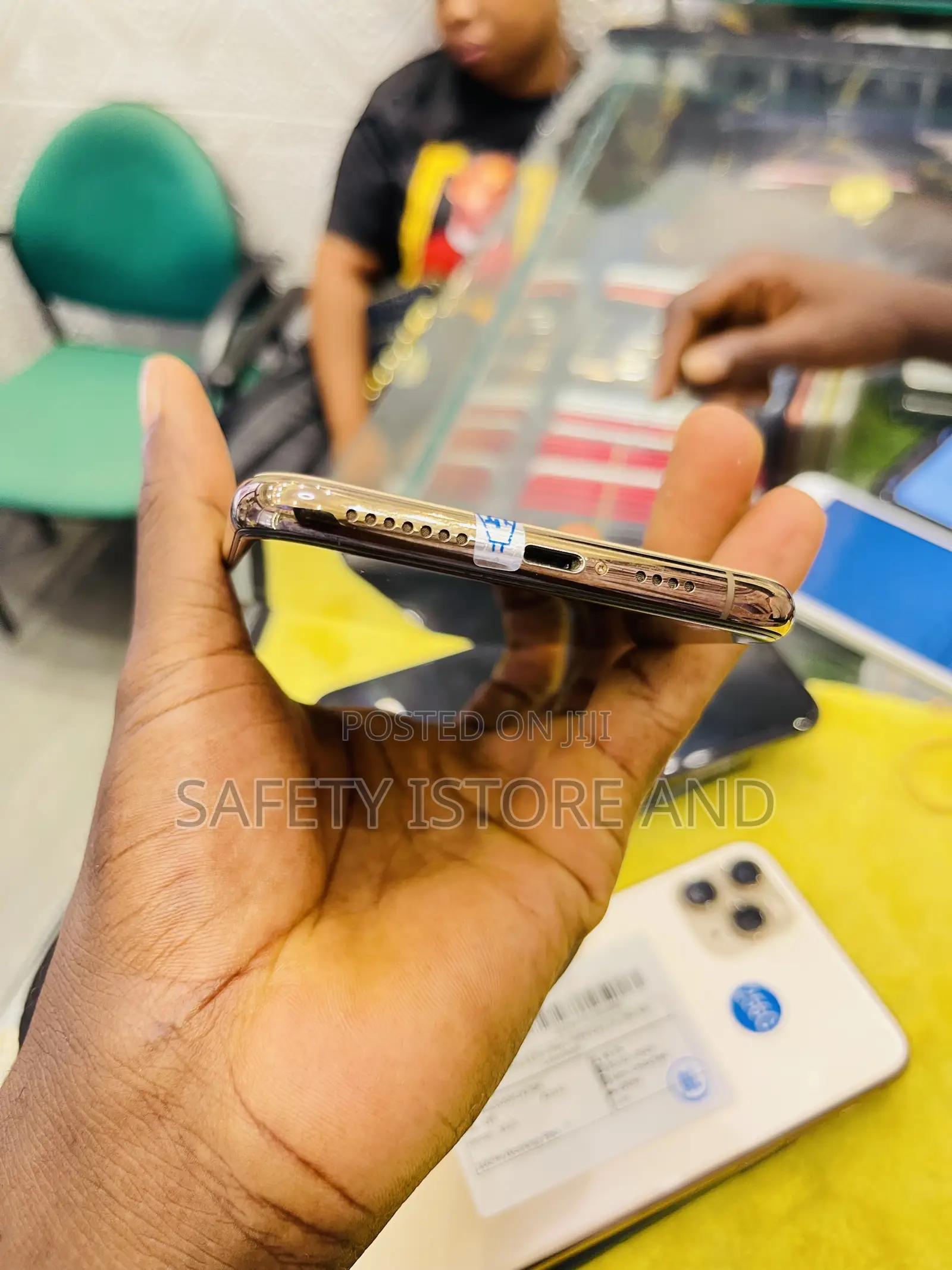 New Apple iPhone 11 Pro Max 256 GB Gold