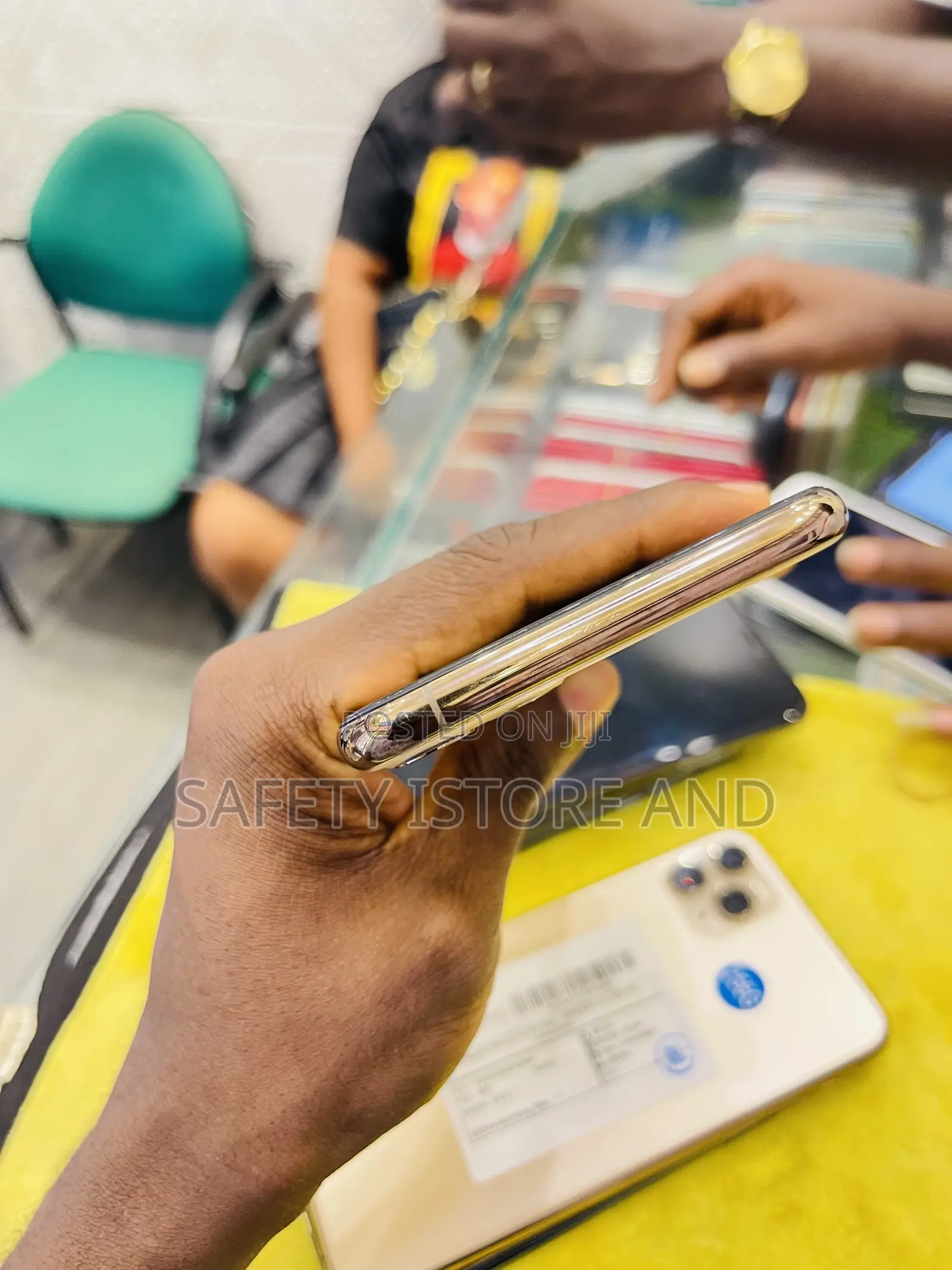 New Apple iPhone 11 Pro Max 256 GB Gold