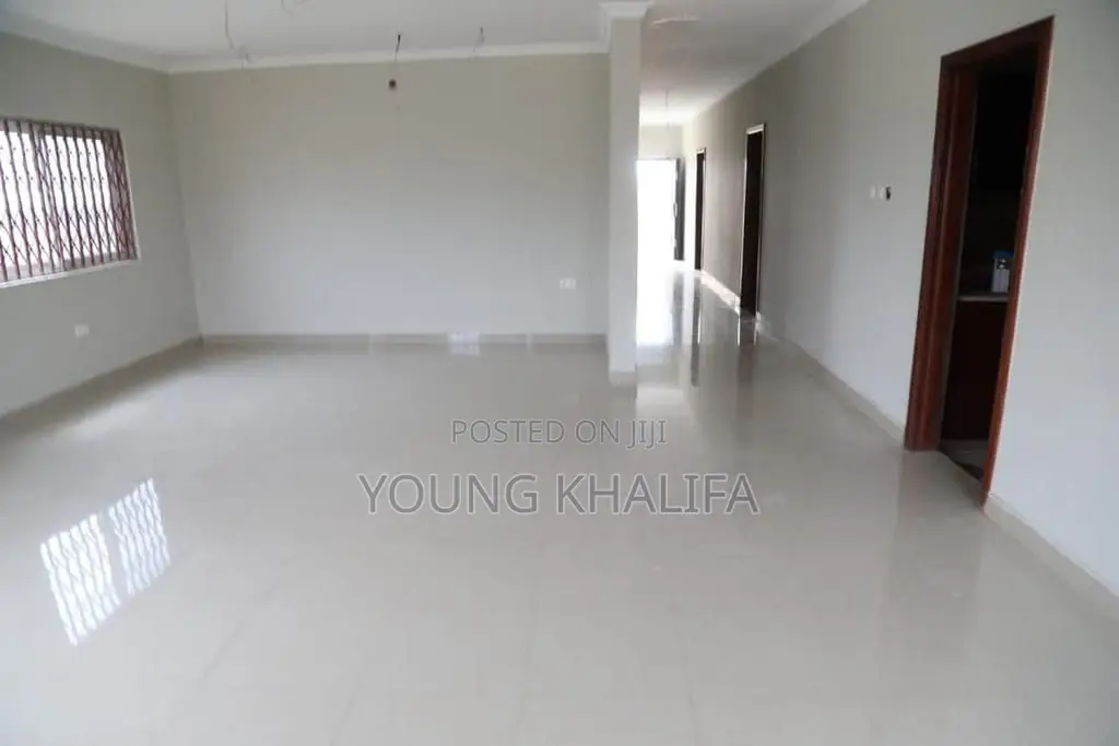 3bdrm House in Ahenfie Estate, Opeikuma for sale