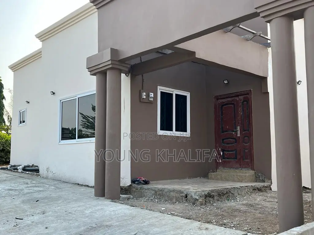 3bdrm House in Ahenfie Estate, Opeikuma for sale