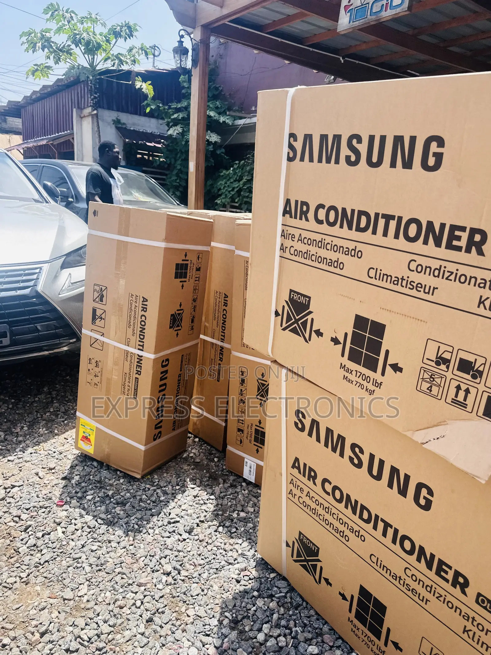 Adorable  New White 2.5hp Split R410 Gas Samsung AC.