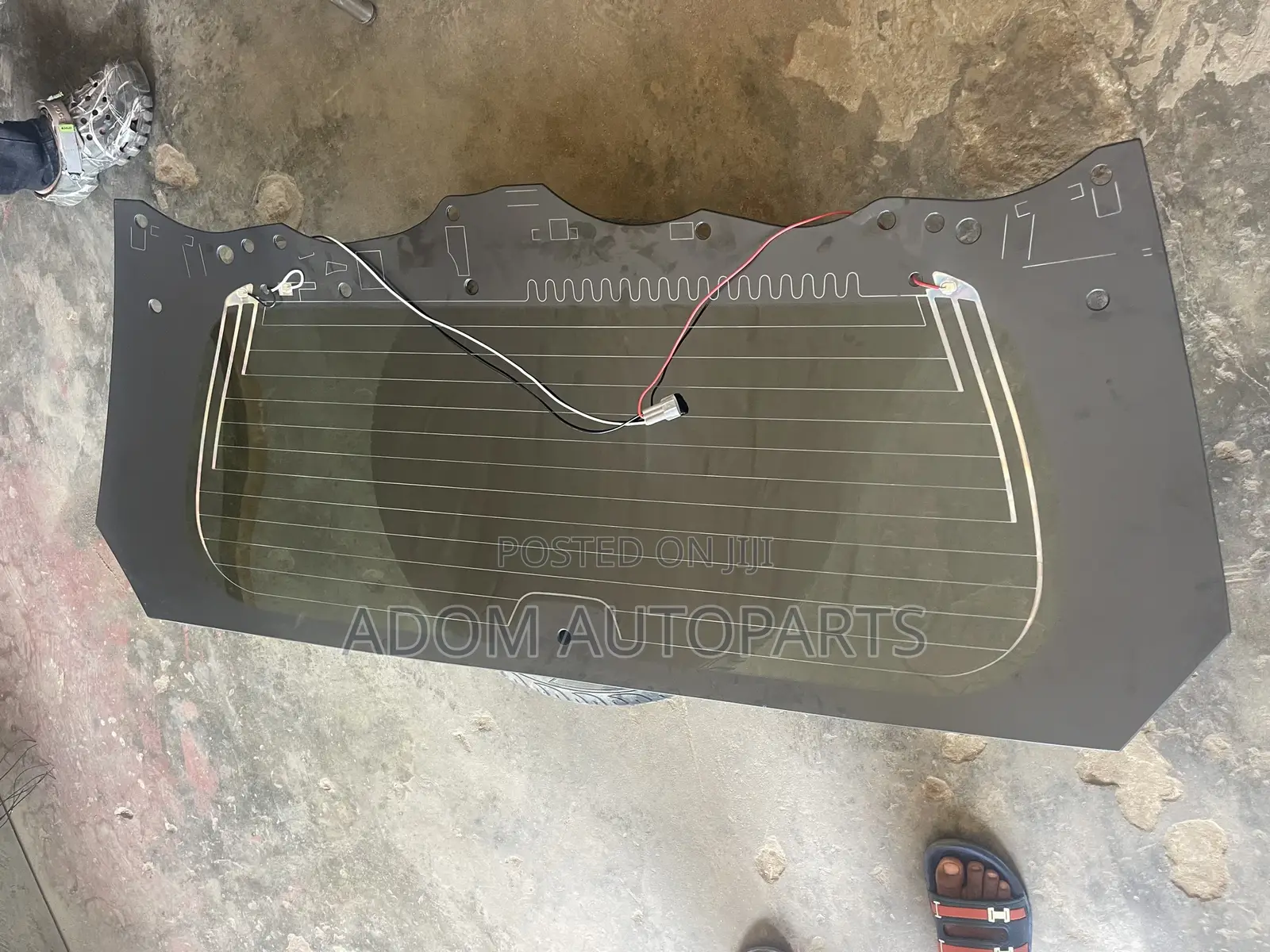 Toyota Land Cruiser GX460 V8 Back Glass