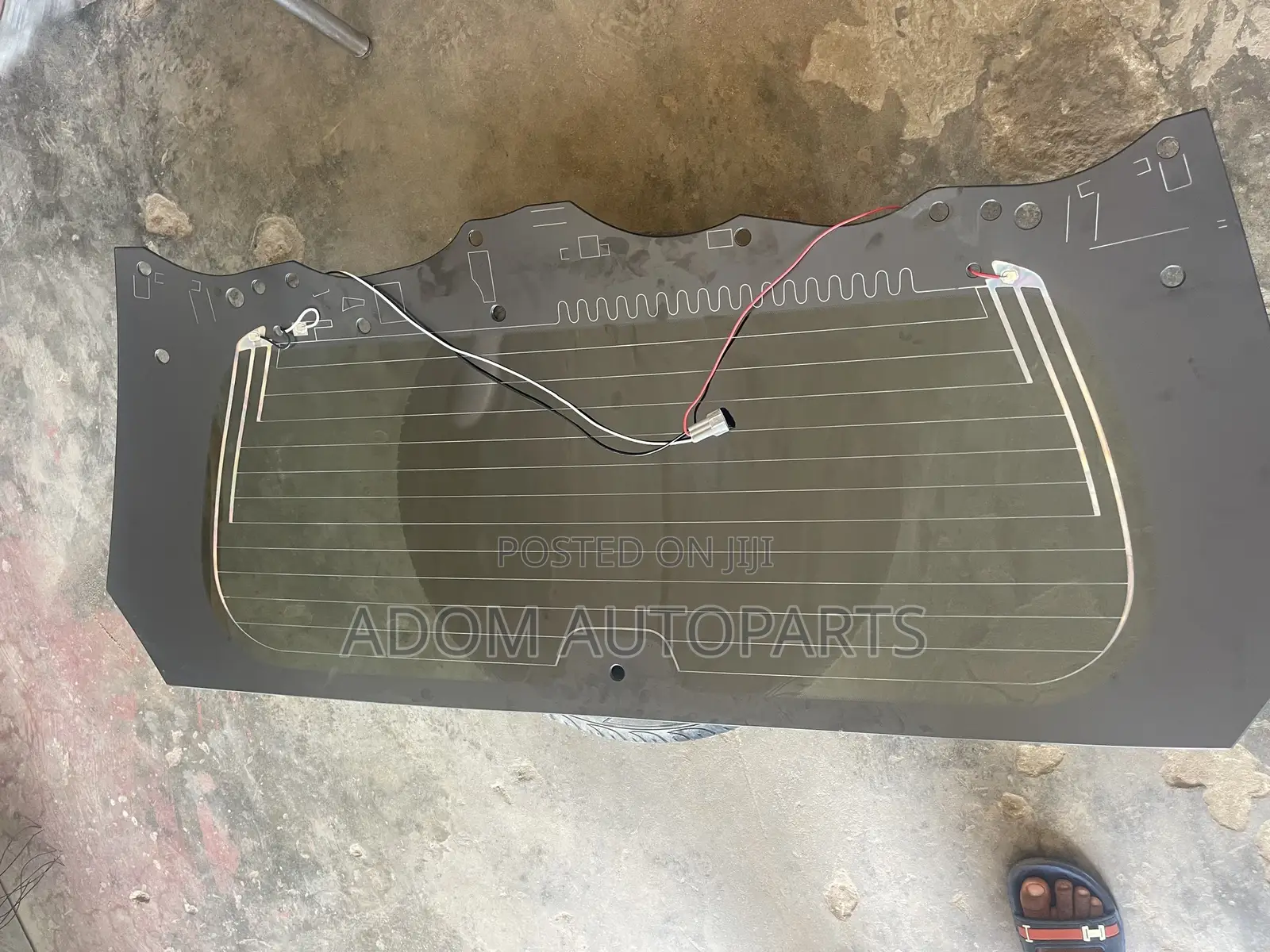 Toyota Land Cruiser GX460 V8 Back Glass