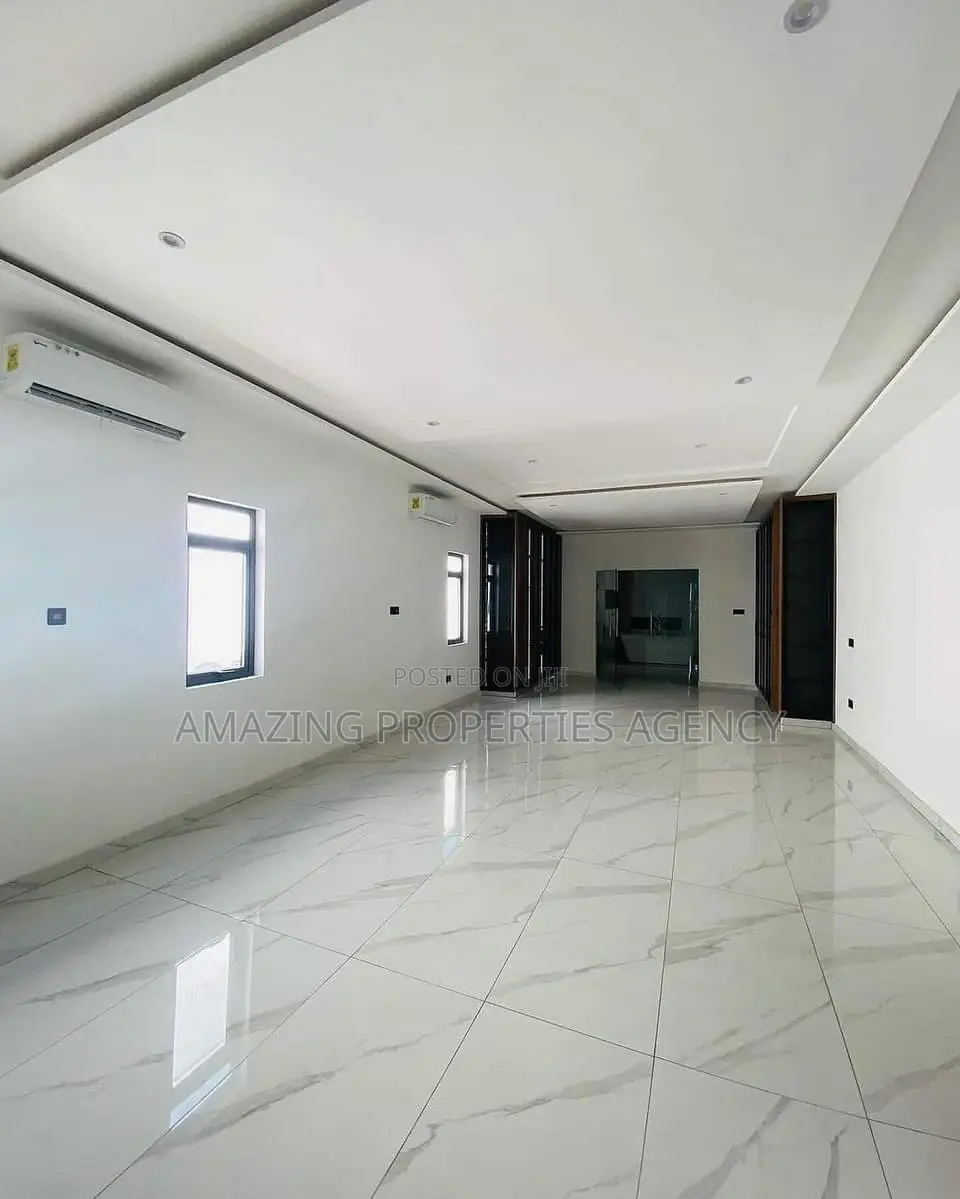 5bdrm House in East Legon for sale
