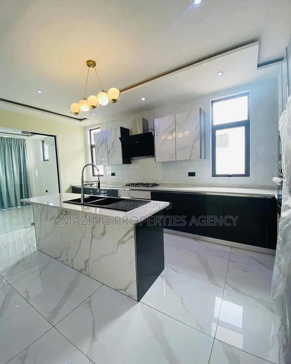 5bdrm House in East Legon for sale