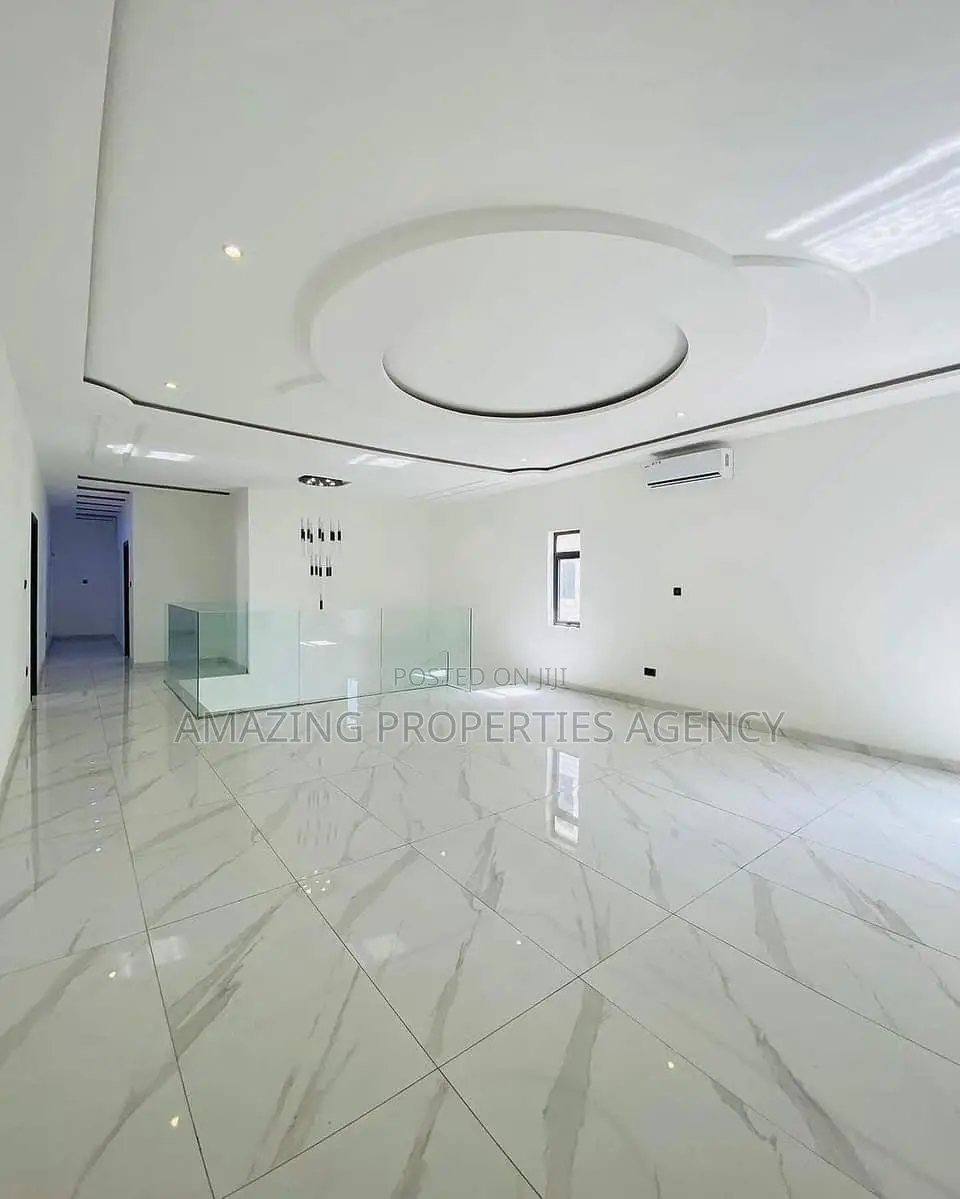 5bdrm House in East Legon for sale