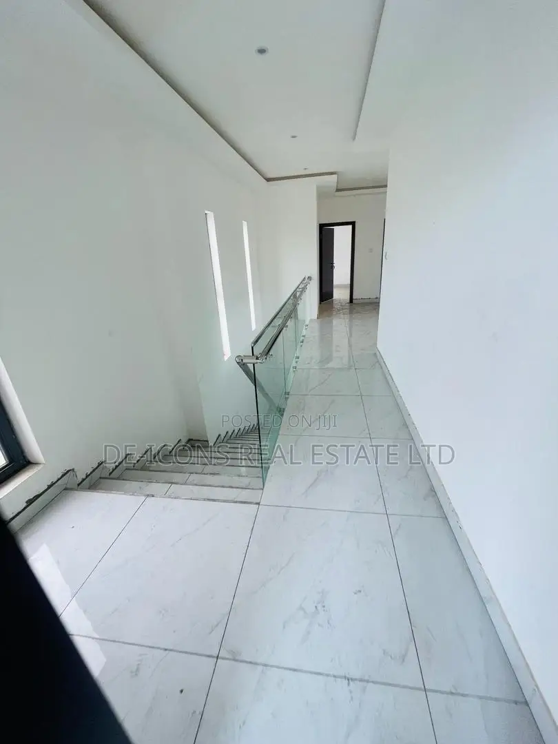 3bdrm Mansion in De-Icons Real Estate, East Legon for sale