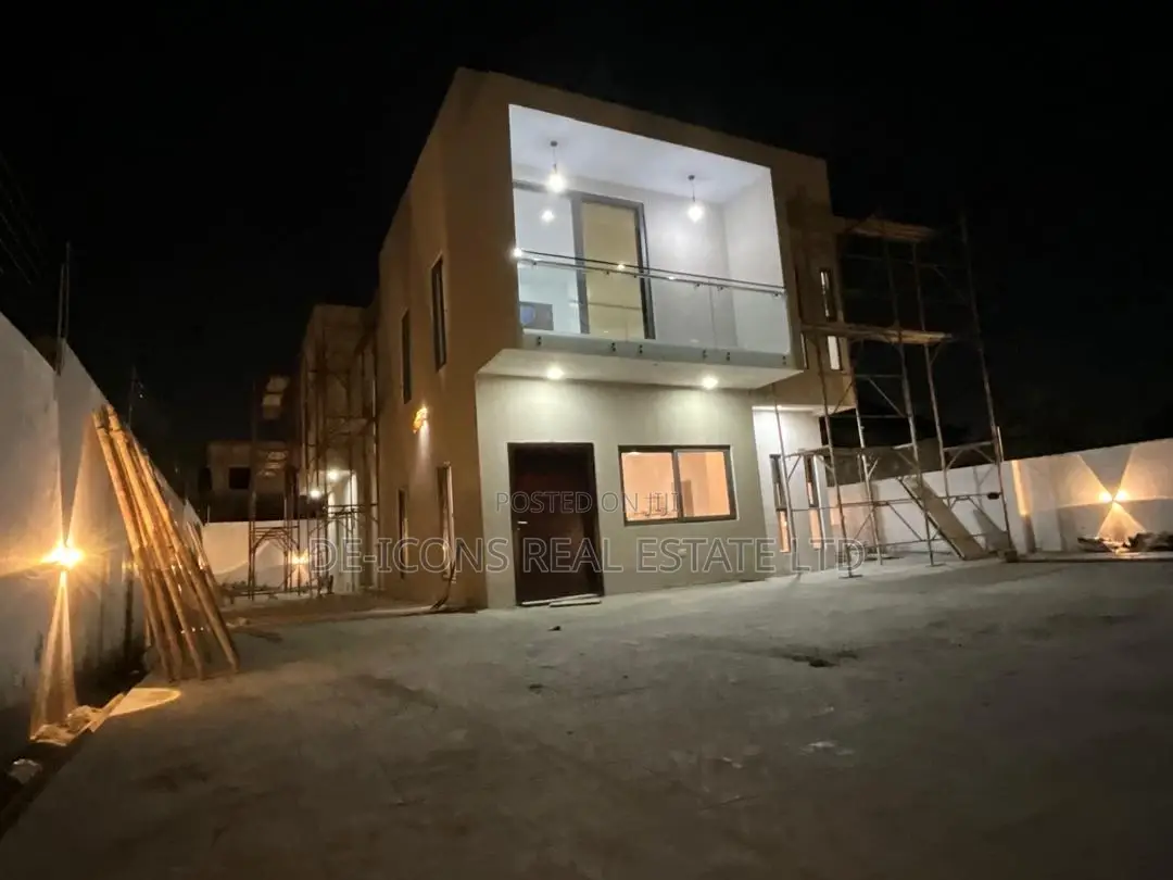 3bdrm Mansion in De-Icons Real Estate, East Legon for sale